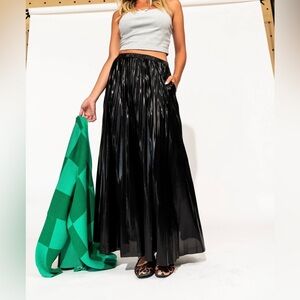 NWT_ Dress in LALA Metallic Pleated Midi Skirt in Midnight Black size M
